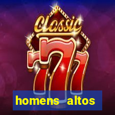 homens altos sarados pelados
